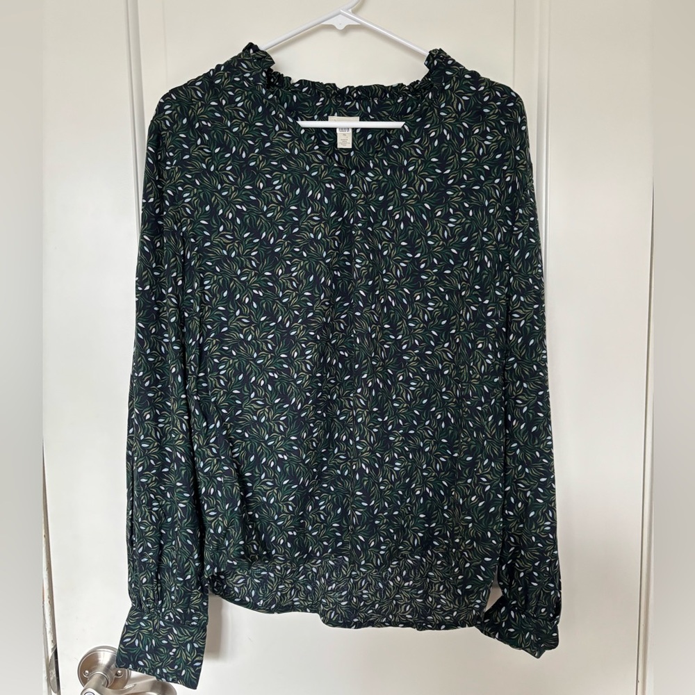 Hinge Long Sleeve Blouse Leaf Print Green and Black Size Medium